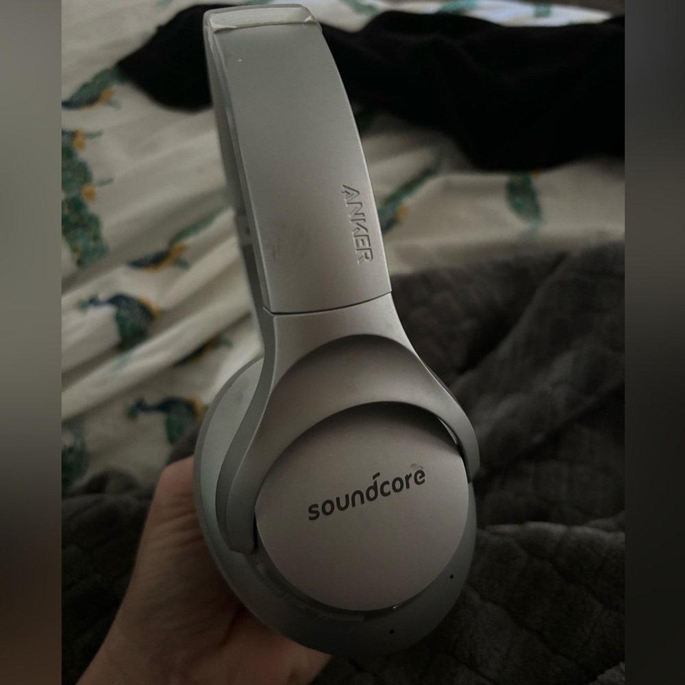 Soundcore headphones like new
